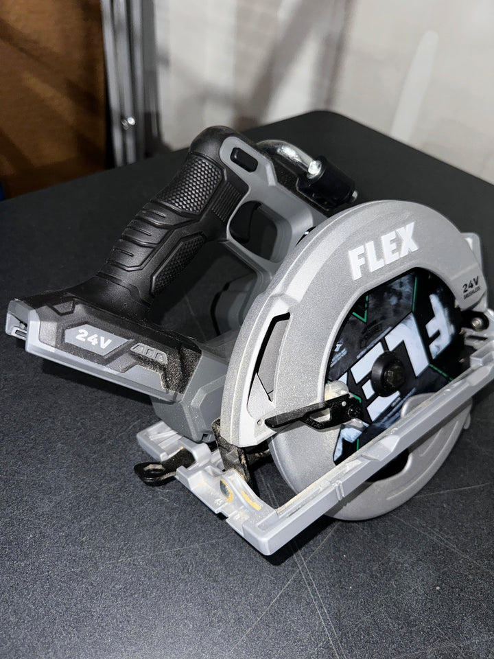 FLEX Rear Handle 24-volt 7-1/4-in Brushless Cordless Circular saw (used)(bare tool)