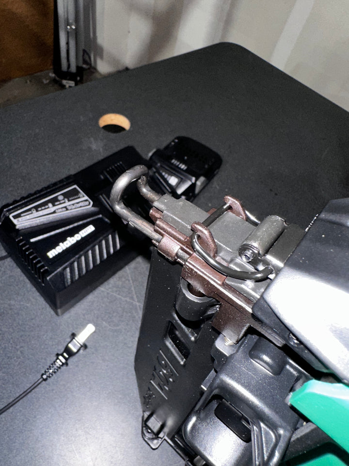 Metabo HPT MultiVolt 2-1/2-in 16 -Gauge Cordless Straight Finish Nailer ( Battery Included ) (USED)(NO BOX)