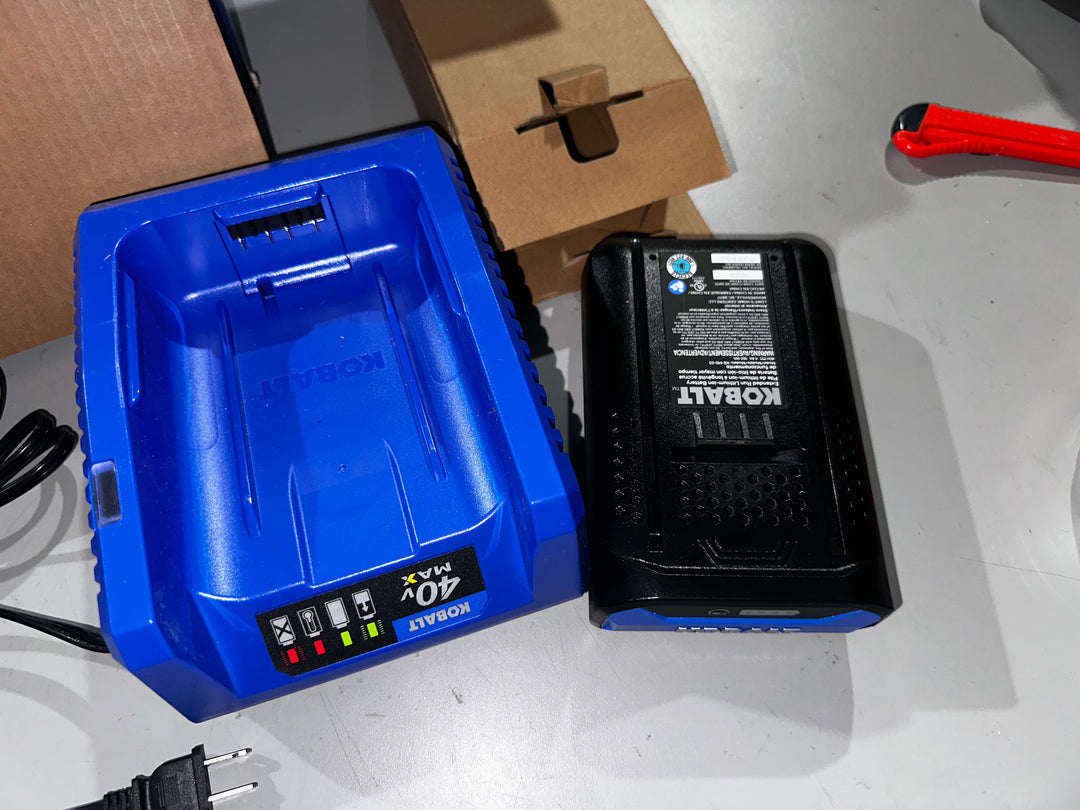 Desbrozadora de hilo a batería Kobalt Gen4 de 40 voltios y 15 pulgadas con eje recto y capacidad para accesorios de 4 Ah (batería y cargador incluidos)