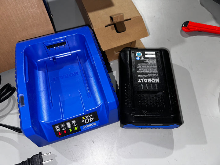 Desbrozadora de hilo a batería Kobalt Gen4 de 40 voltios y 15 pulgadas con eje recto y capacidad para accesorios de 4 Ah (batería y cargador incluidos)