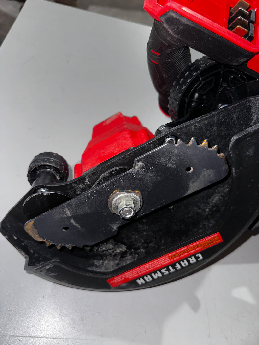 Bordeadora de césped portátil CRAFTSMAN V20 de 7.5 pulgadas (batería no incluida) (USADA) 