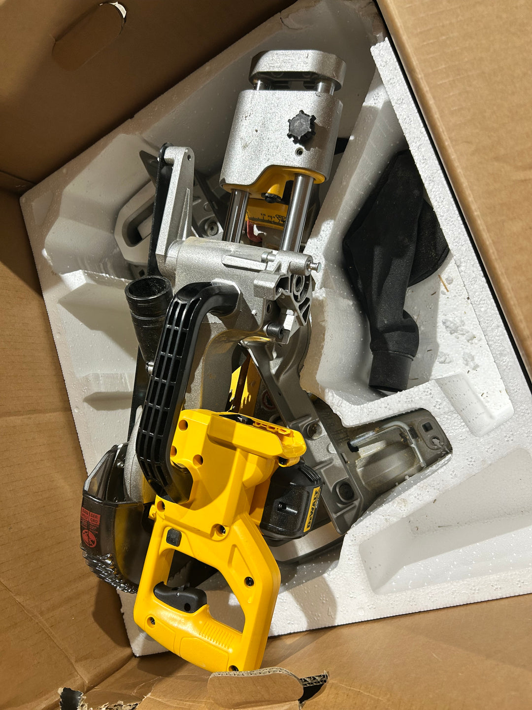 DEWALT 7-1/4-in 20-volt max Single Bevel Sliding Compound Cordless Miter Saw (used)