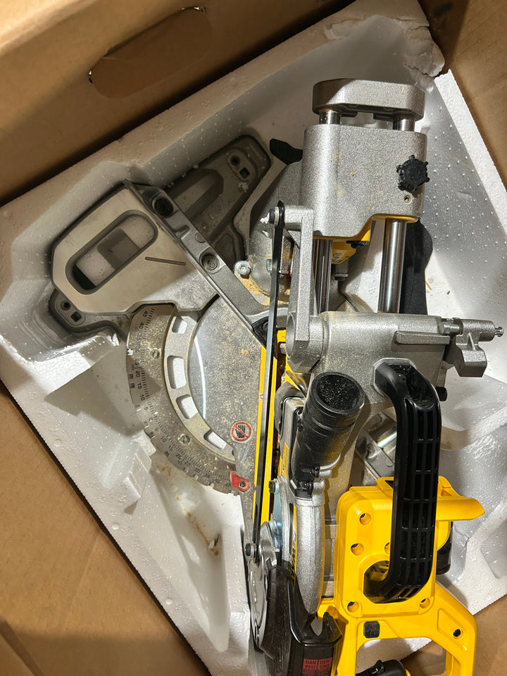DEWALT 7-1/4-in 20-volt max Single Bevel Sliding Compound Cordless Miter Saw (used)