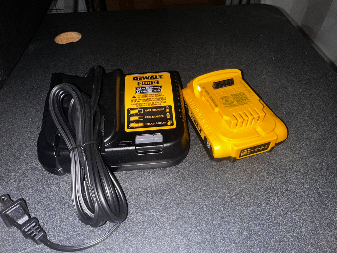 DEWALT 20-Volt 5/16-in dia x 35-ft L Black oxide 2 Ah Cordless Machine Augers (Battery Included) (Charger Included) (Used)