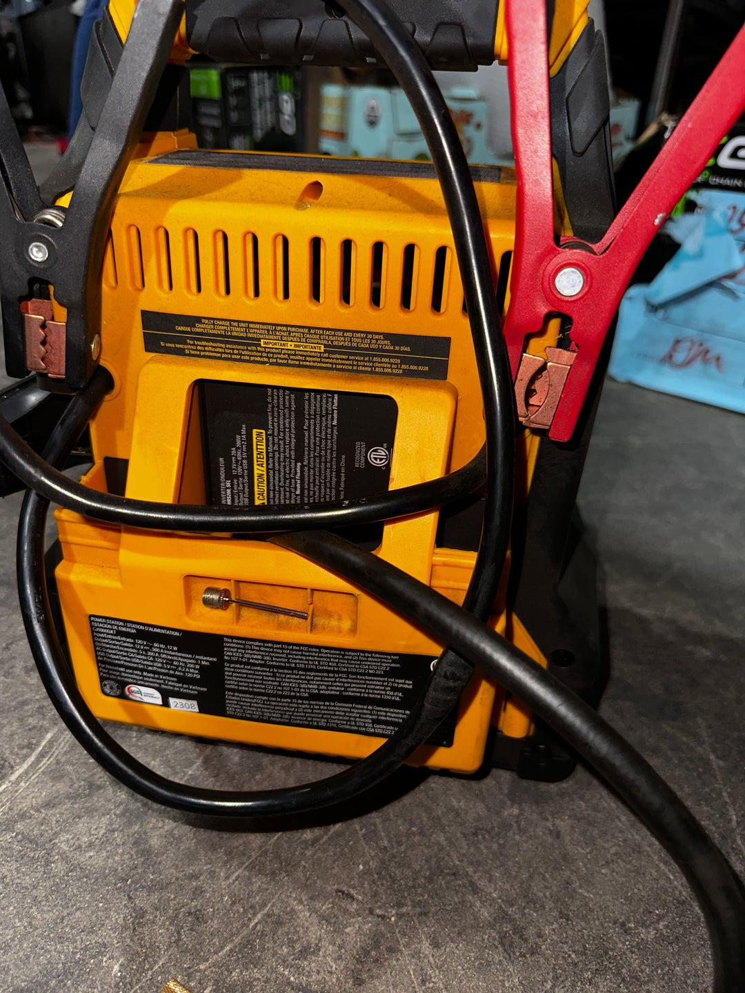 Cat Power Station with 1,200-Peak-Amp Jump Starter, Tire Compressor, and Power Inverter, CJ1000DXT (Used)