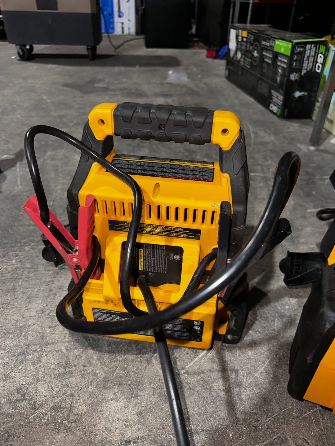 Cat Power Station with 1,200-Peak-Amp Jump Starter, Tire Compressor, and Power Inverter, CJ1000DXT (Used)