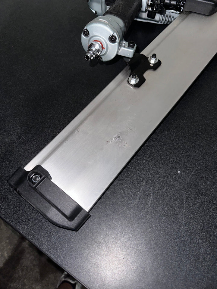 Clavadora neumática de cabeza redonda Metabo HPT de 3-1/2 pulgadas y 21 grados (usada) (herramienta sin accesorios)