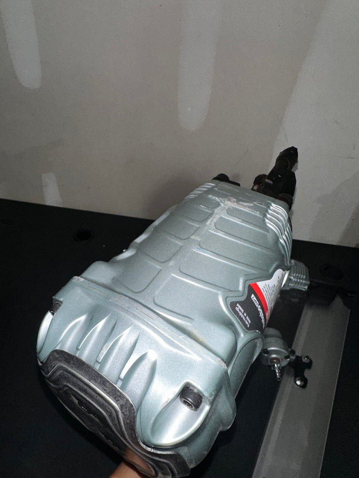 Clavadora neumática de cabeza redonda Metabo HPT de 3-1/2 pulgadas y 21 grados (usada) (herramienta sin accesorios)