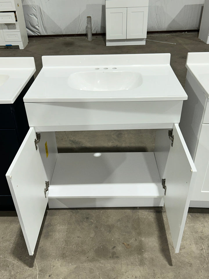 Proyecto Fuente Dover - Tocador de baño de 30 pulgadas con lavabo individual en blanco puro y cubierta de mármol cultivado blanco (caja abierta) 