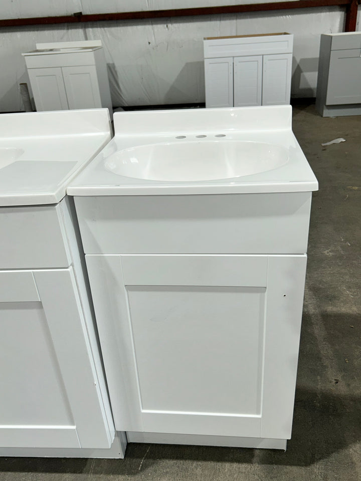 Project Source Dover 18-in True White Single sink Bathroom Vanity with Top (open Box)
