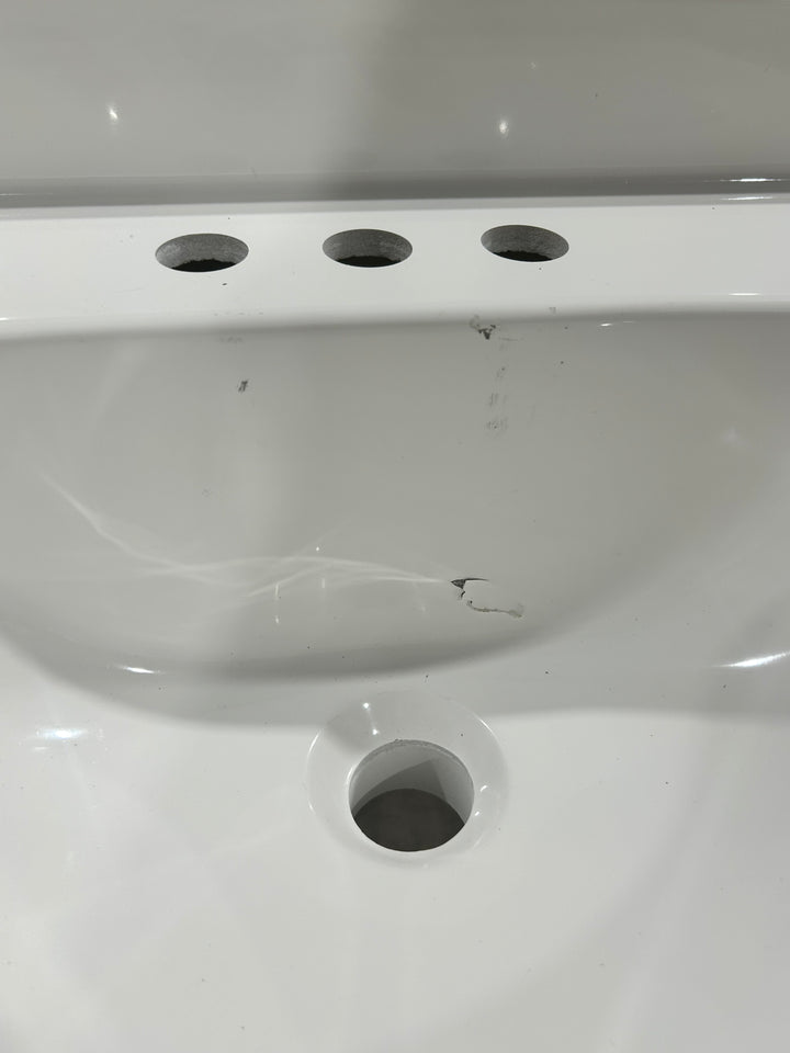 Proyecto Fuente Dover - Tocador de baño de 24 pulgadas con lavabo individual en gris claro y cubierta de mármol cultivado blanco