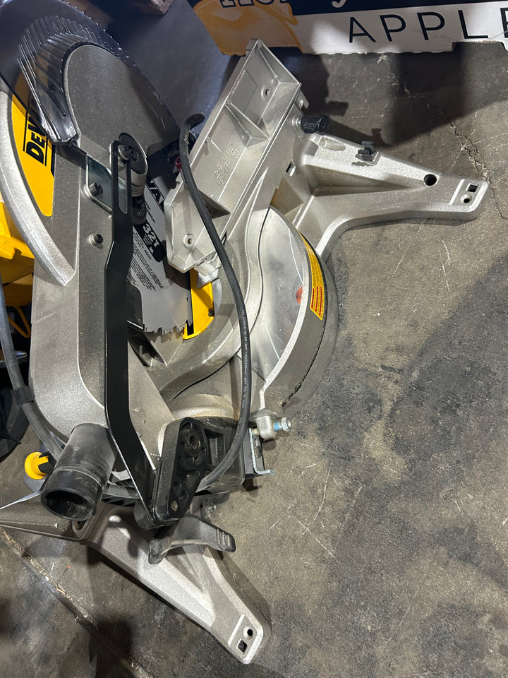 DEWALT 12-in 15-Amp Single Bevel Compound Corded Miter Saw (USED)