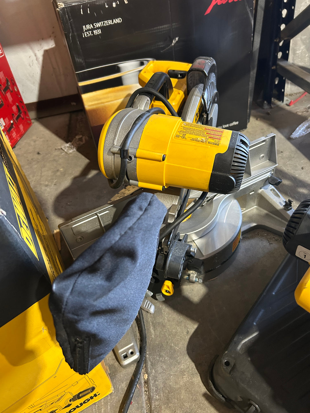 DEWALT 12-in 15-Amp Dual Bevel Compound Corded Miter Saw (USED)