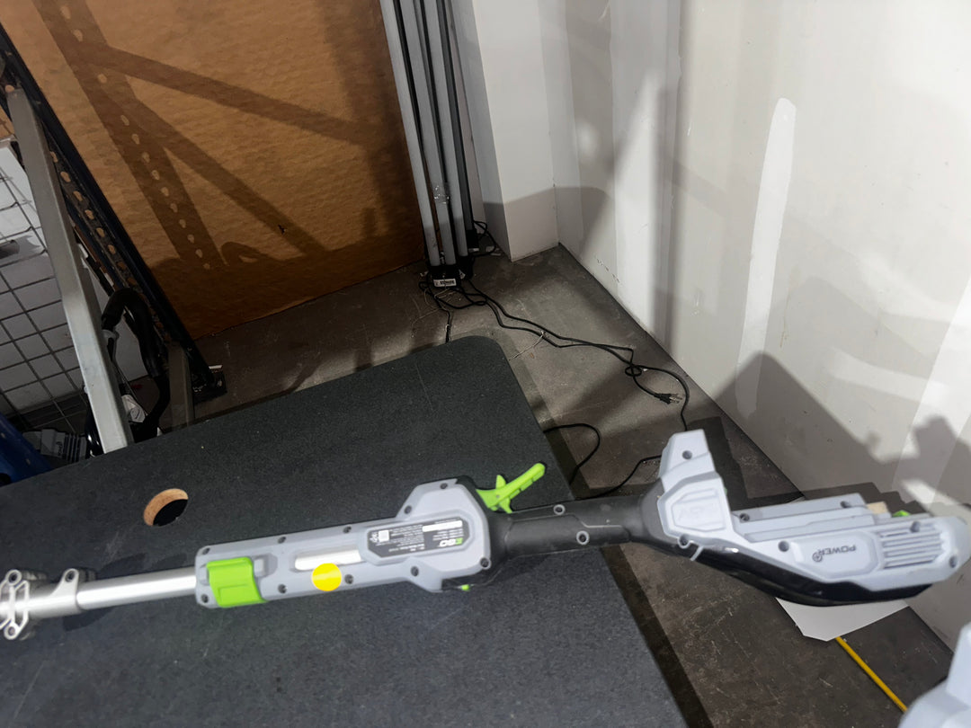 Desbrozadora de hilo a batería EGO POWERLOAD de 56 voltios y 15 pulgadas con eje telescópico (usada) (herramienta sin accesorios)