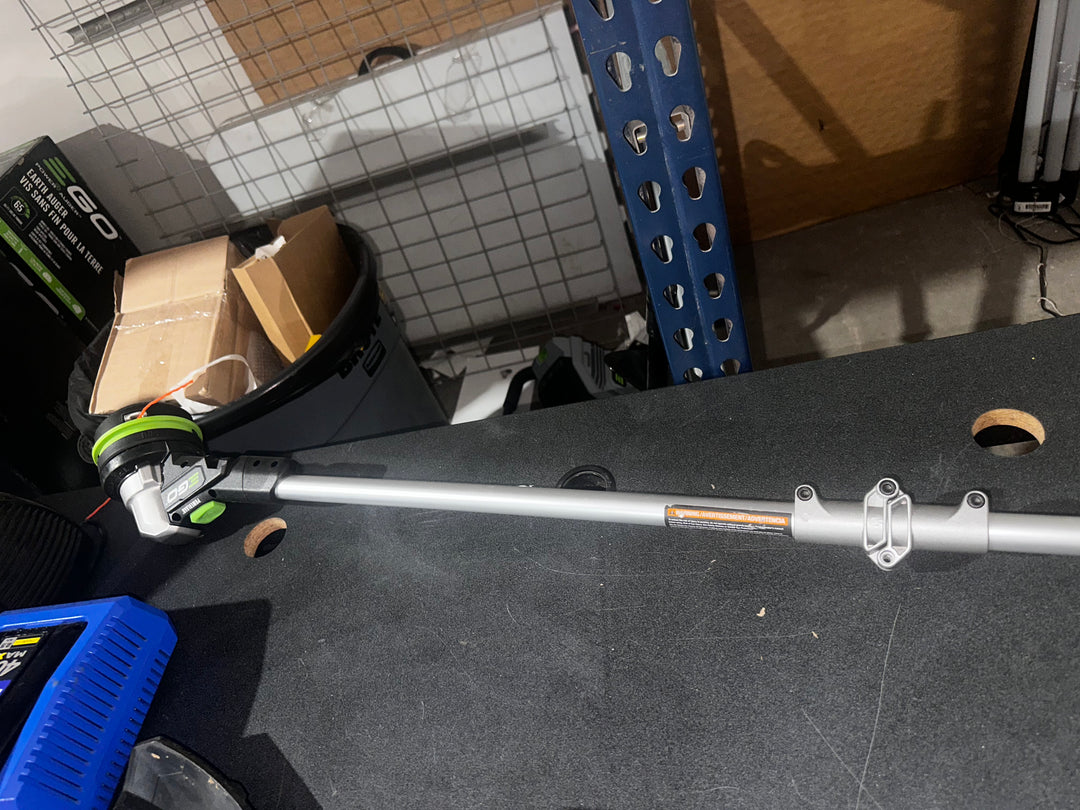 Desbrozadora de hilo a batería EGO POWERLOAD de 56 voltios y 15 pulgadas con eje telescópico (usada) (herramienta sin accesorios)
