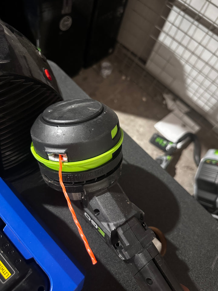Desbrozadora de hilo a batería EGO POWERLOAD de 56 voltios y 15 pulgadas con eje telescópico (usada) (herramienta sin accesorios)