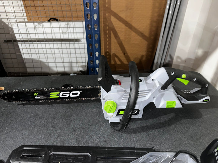 Motosierra EGO POWER+ de 56 voltios y 18 pulgadas con batería de 5 Ah (batería y cargador incluidos)