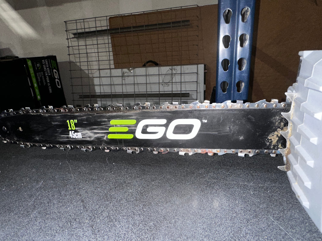 Motosierra EGO POWER+ de 56 voltios y 18 pulgadas con batería de 5 Ah (batería y cargador incluidos)