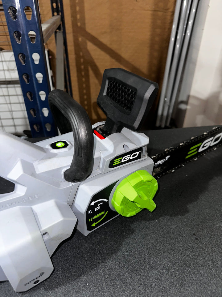 Motosierra EGO POWER+ de 56 voltios y 18 pulgadas con batería de 5 Ah (batería y cargador incluidos)