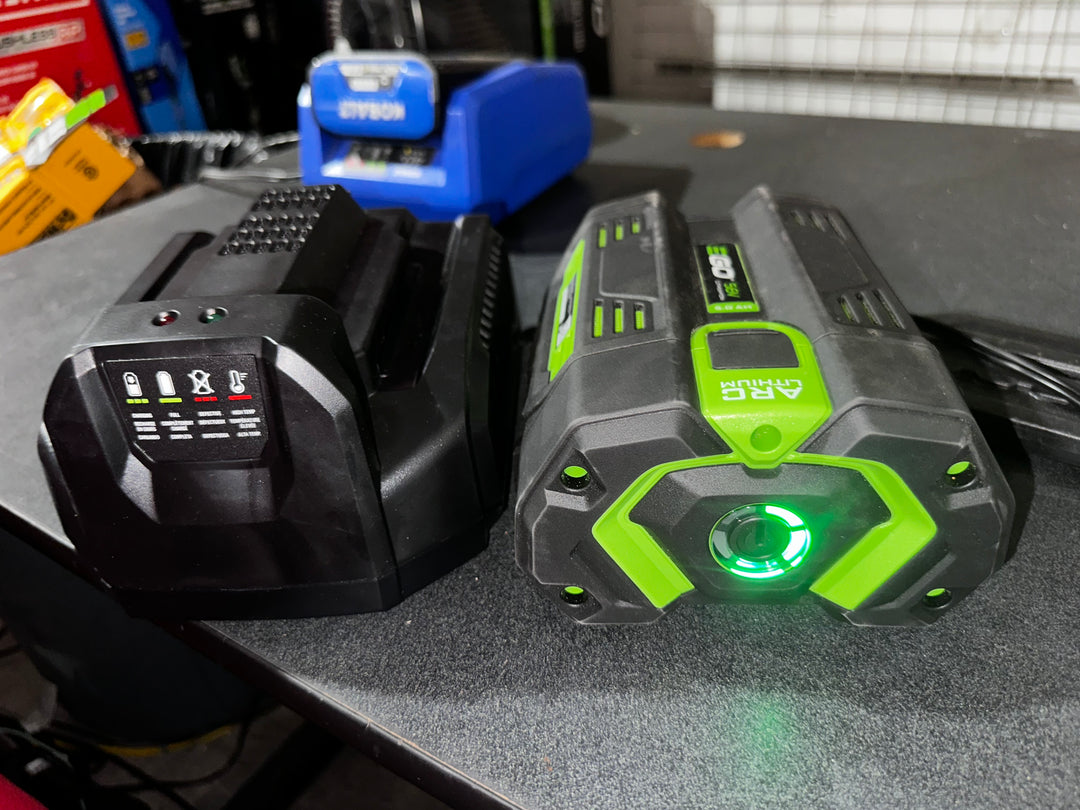 Motosierra EGO POWER+ de 56 voltios y 18 pulgadas con batería de 5 Ah (batería y cargador incluidos)