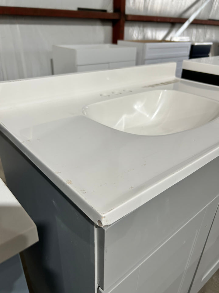 Project Source Dover 30-in Light Gray Single Sink Bathroom Vanity with White Cultured Marble Top (DAMAGED TOP)