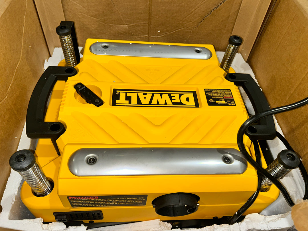 Cepilladora de banco DEWALT de 13 pulgadas de ancho y 15 amperios (caja abierta) 