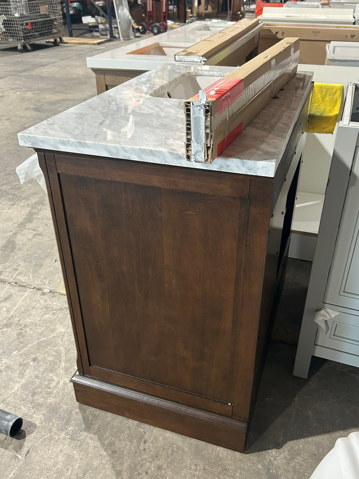 Mueble de baño Allen + Roth Roveland de 36 pulgadas con lavabo bajo encimera de nogal profundo y cubierta de mármol natural de Carrara (dañado)