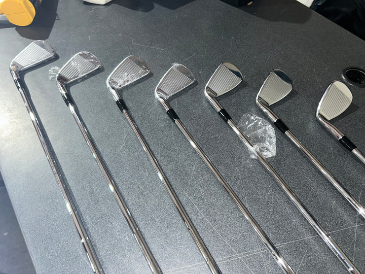 Kirkland Signature 7-piece Players Iron Set, Right Handed (USED)