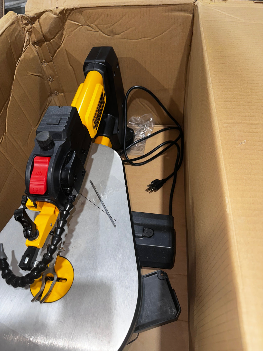 DEWALT 18-in 1.6 -Amp Variable Speed Corded Scroll Saw (Used)