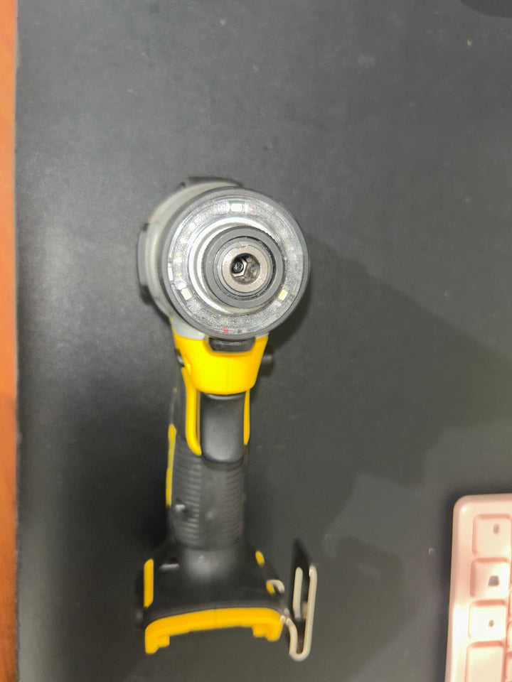 Atornillador de impacto inalámbrico sin escobillas DEWALT XTREME de 12 voltios máx. y 1/4 pulg. (herramienta básica)