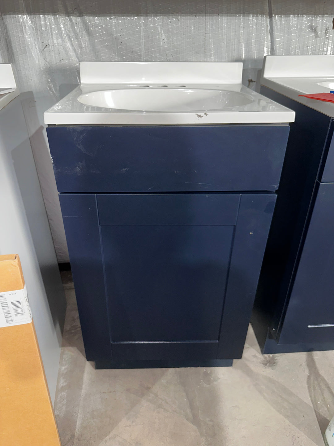 Project Source Dover 18-in Navy Blue Single Sink Bathroom Vanity with White Cultured Marble Top (DAMAGED)