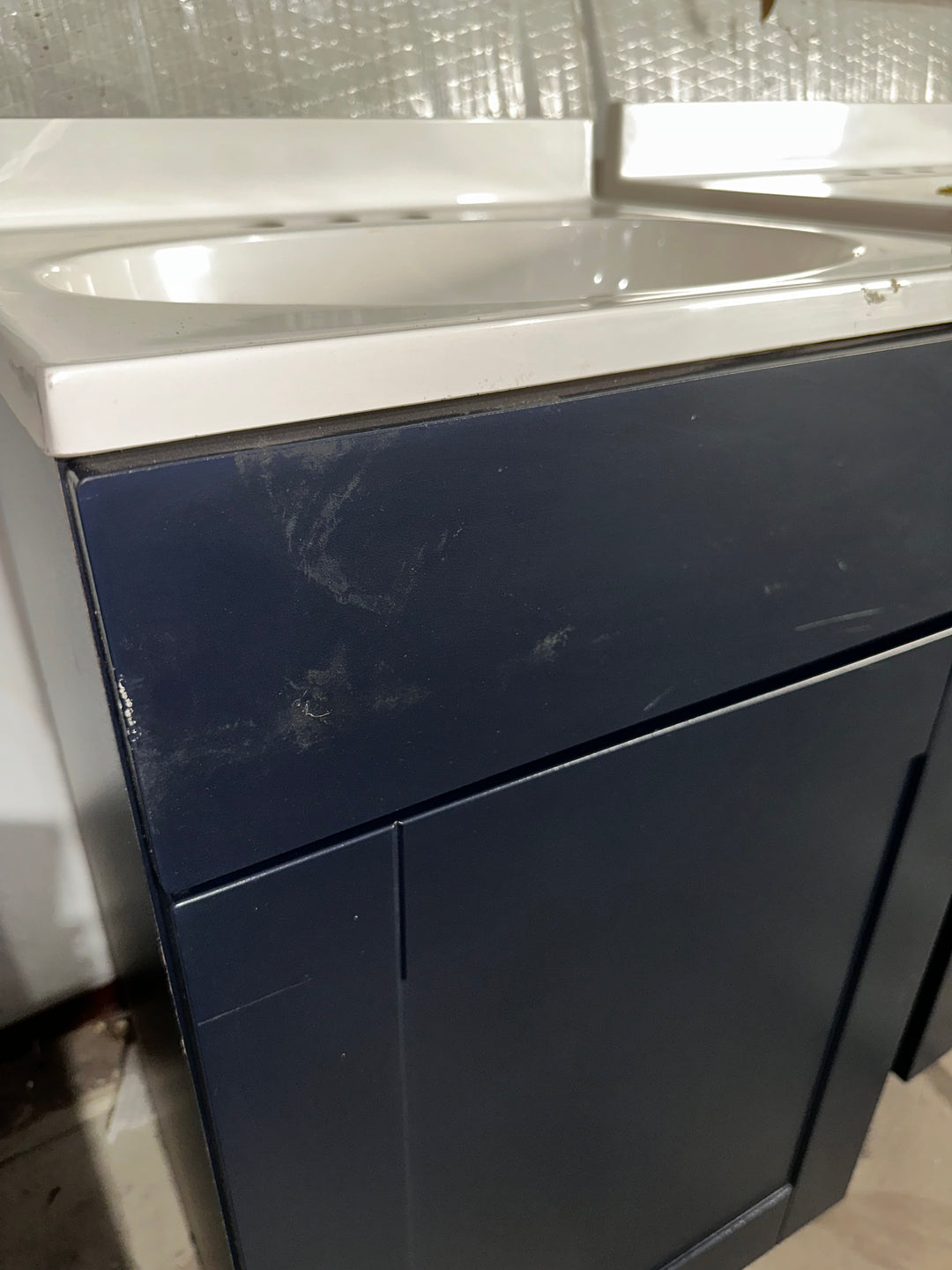Project Source Dover 18-in Navy Blue Single Sink Bathroom Vanity with White Cultured Marble Top (DAMAGED)