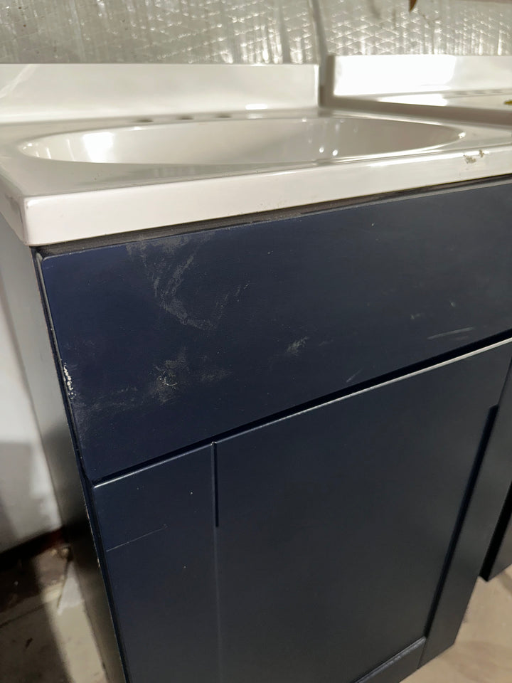 Project Source Dover 18-in Navy Blue Single Sink Bathroom Vanity with White Cultured Marble Top (DAMAGED)