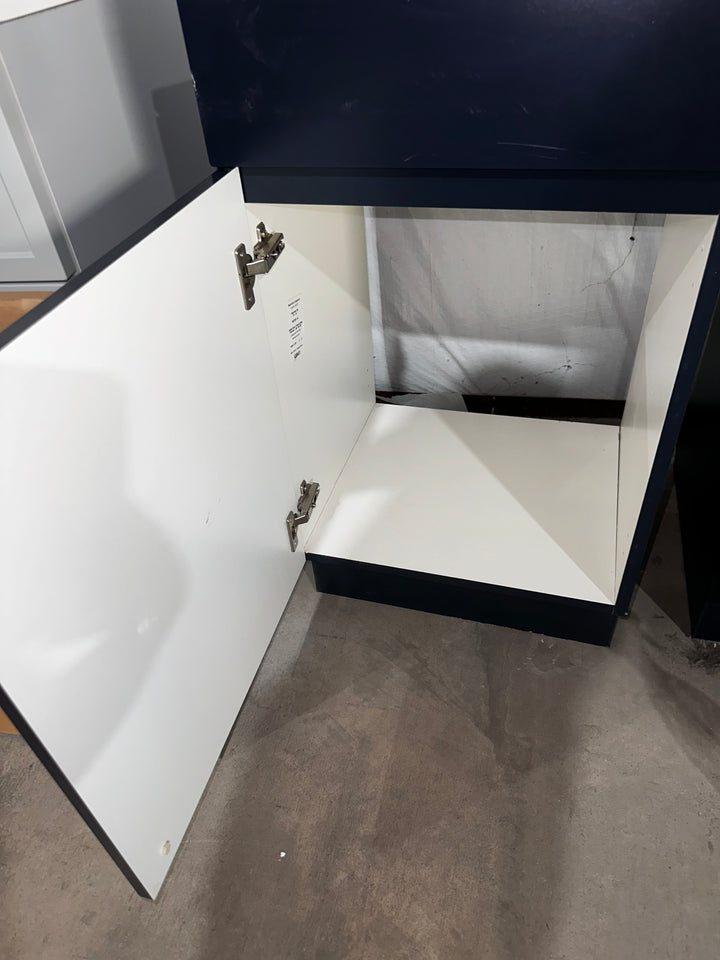 Project Source Dover 18-in Navy Blue Single Sink Bathroom Vanity with White Cultured Marble Top (DAMAGED)