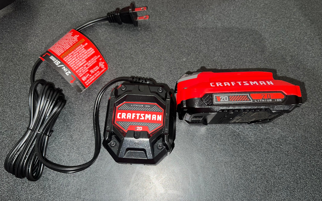 Kit combinado de recortadora de hilo y soplador de hojas inalámbrico CRAFTSMAN V20 de 20 voltios máx., 2 Ah (batería y cargador incluidos) (USADO)