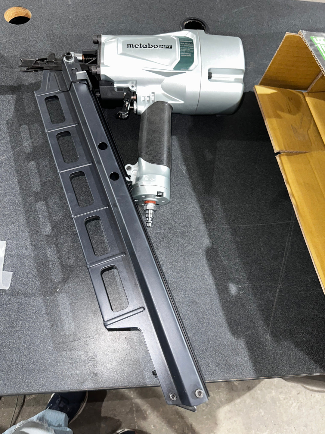 Metabo HPT 3-1/4-in 21 -Degree Pneumatic Roundhead Framing Nailer (Used)