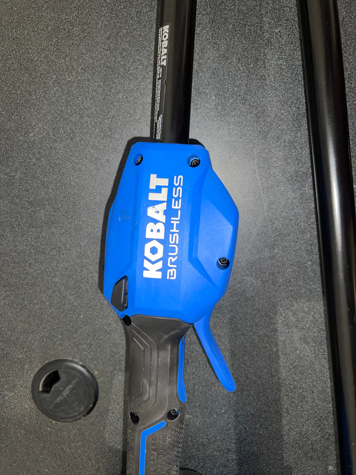 Kobalt 40-volt Max 15-in Straight Shaft Battery String Trimmer 4.0 Ah (Battery and Charger Included)(used)