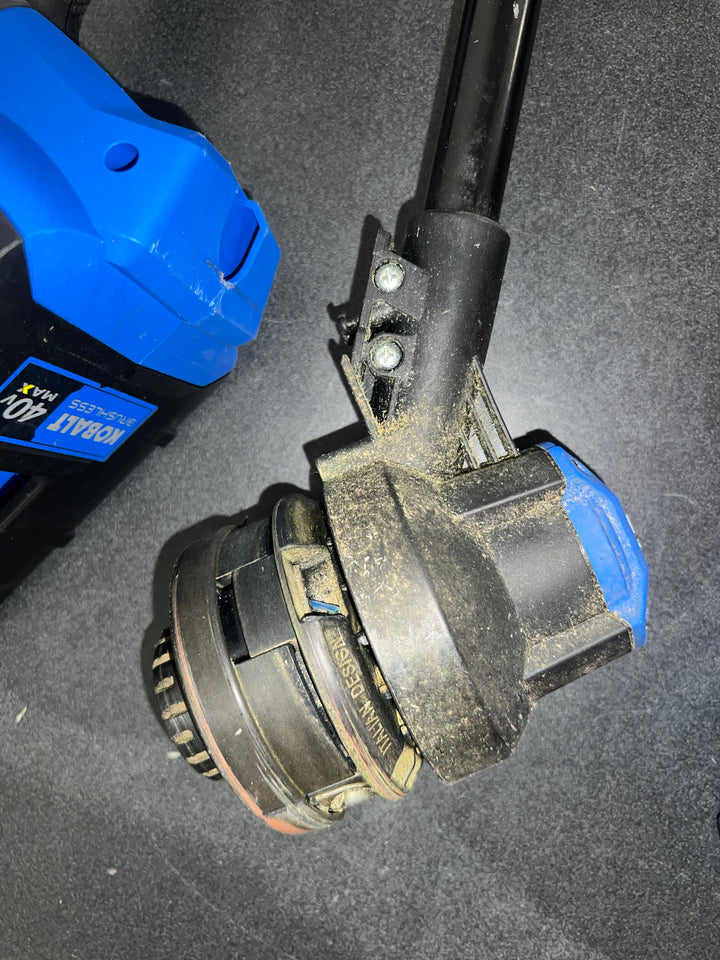 Kobalt 40-volt Max 15-in Straight Shaft Battery String Trimmer 4.0 Ah (Battery and Charger Included)(used)