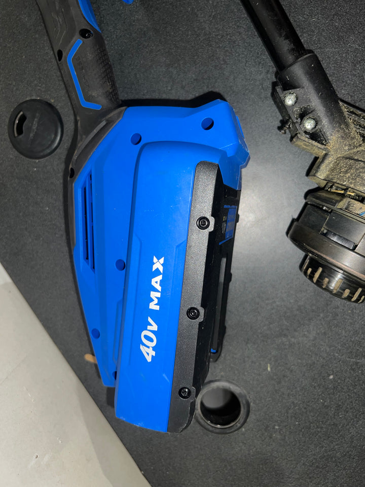 Kobalt 40-volt Max 15-in Straight Shaft Battery String Trimmer 4.0 Ah (Battery and Charger Included)(used)
