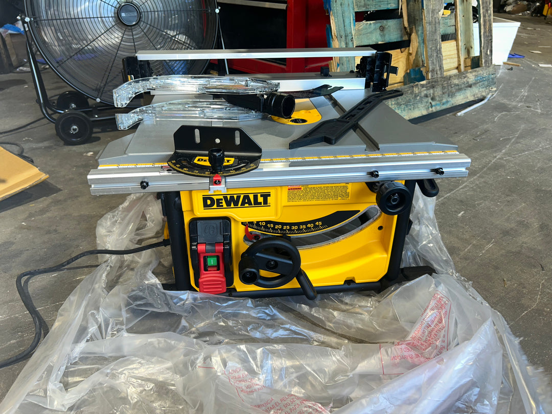 DEWALT 8.25-in 15 -Amp Portable Jobsite Table Saw (OPEN BOX)