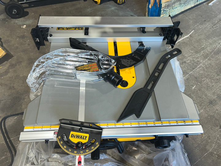 DEWALT 8.25-in 15 -Amp Portable Jobsite Table Saw (OPEN BOX)