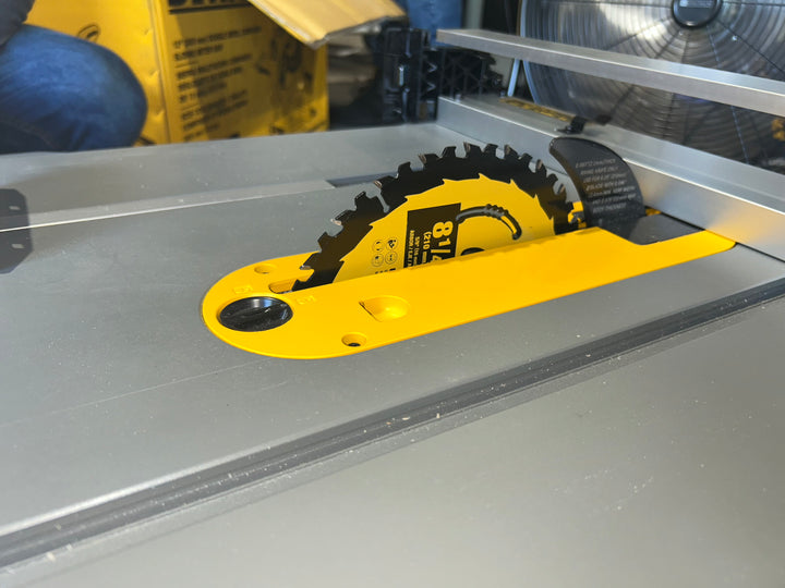 DEWALT 8.25-in 15 -Amp Portable Jobsite Table Saw (OPEN BOX)
