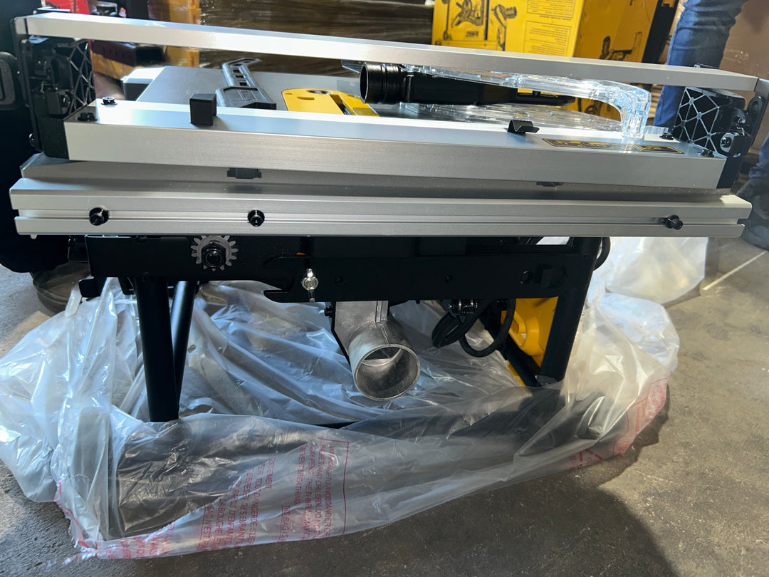 DEWALT 8.25-in 15 -Amp Portable Jobsite Table Saw (OPEN BOX)