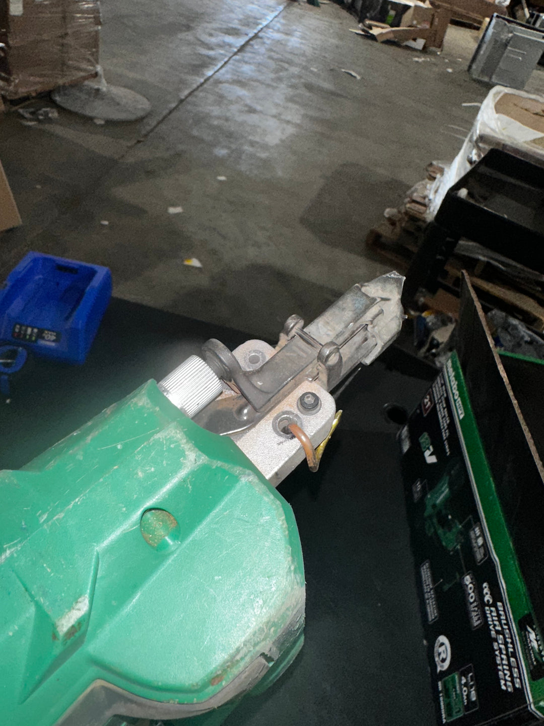 Metabo HPT Multi-Volt 3-1/2-in 21 -Degree Cordless Roundhead Framing Nailer (Battery Included and Charger Included)(used)