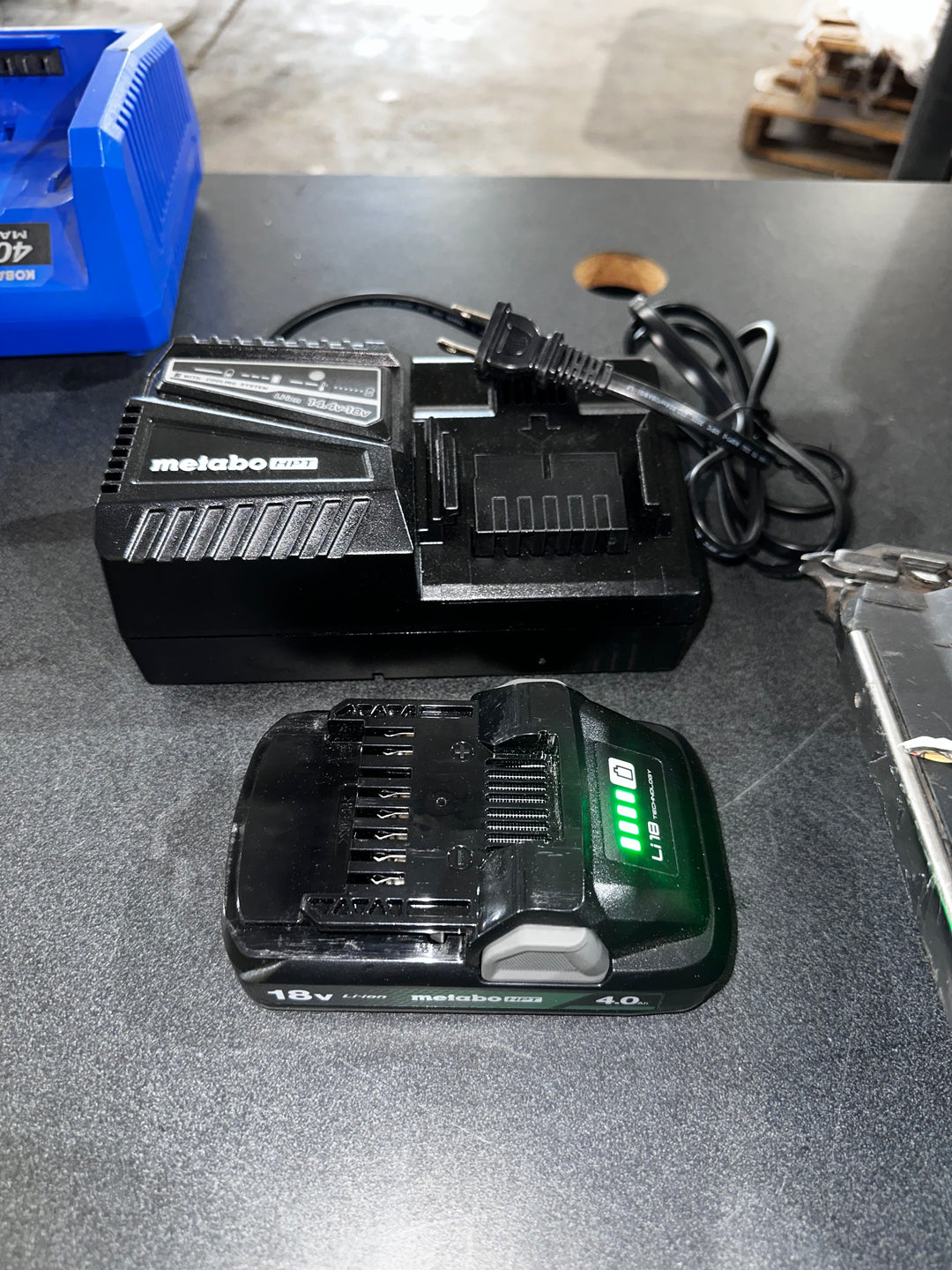 Metabo HPT Multi-Volt 3-1/2-in 21 -Degree Cordless Roundhead Framing Nailer (Battery Included and Charger Included)(used)