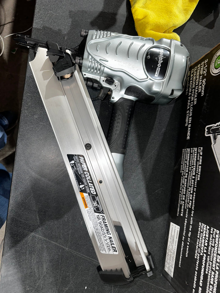 Clavadora neumática para armazones Metabo HPT de 3-1/2 pulgadas y 30 grados (usada)