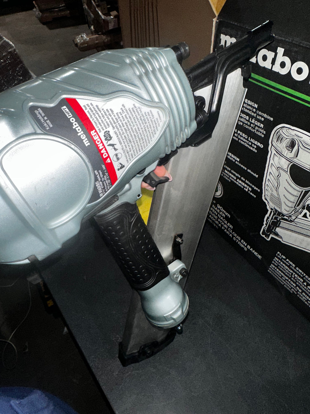 Clavadora neumática para armazones Metabo HPT de 3-1/2 pulgadas y 30 grados (usada)