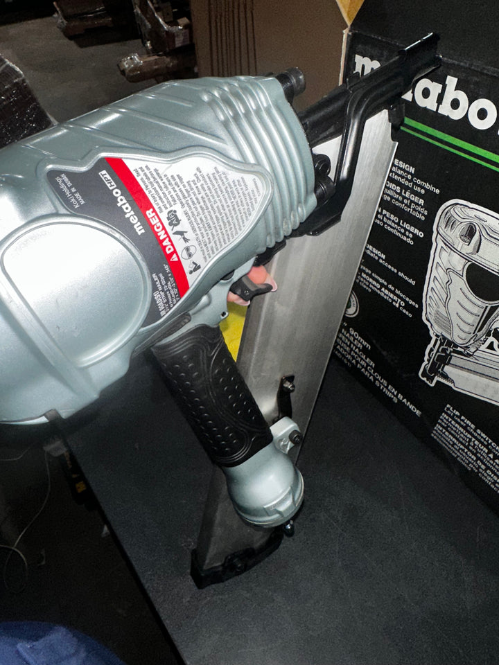 Clavadora neumática para armazones Metabo HPT de 3-1/2 pulgadas y 30 grados (usada)