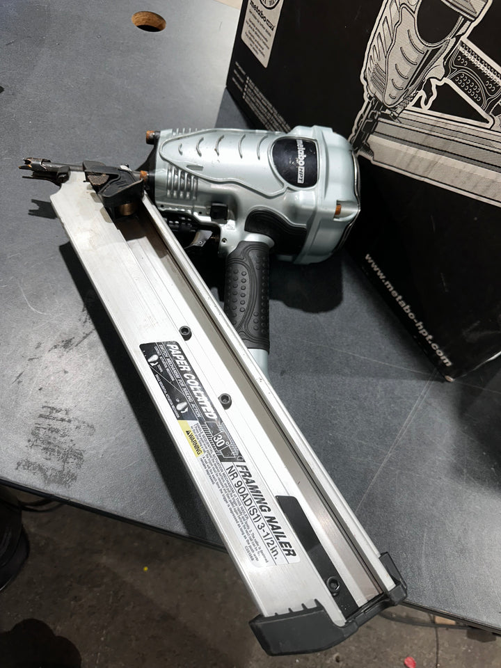 Clavadora neumática para armazones Metabo HPT de 3-1/2 pulgadas y 30 grados (usada)