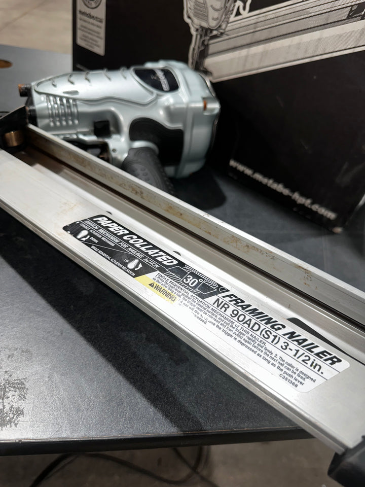 Clavadora neumática para armazones Metabo HPT de 3-1/2 pulgadas y 30 grados (usada)